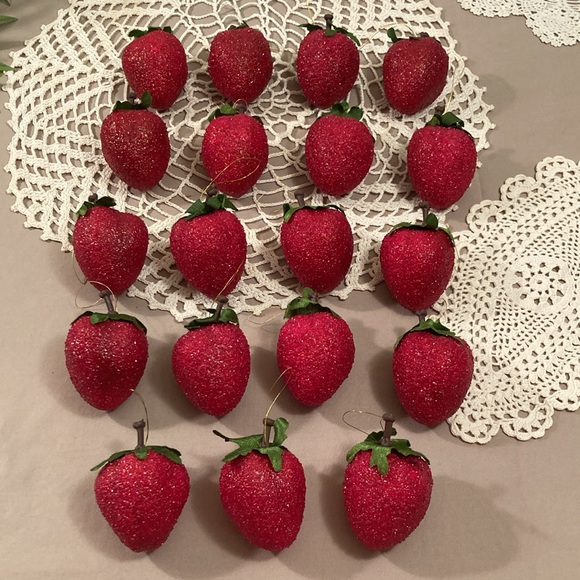 Set Of 19 Vintage Strawberry Ornaments - Picture 11 of 12